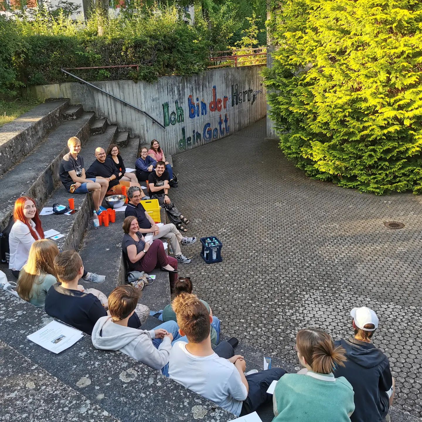 Vollversammlung der Ev. Jugendvertretung im Dekanat Mainz: in Thomas - immer wieder schön! 😇

#evjugendmainz #ejvd #ejhn #jugendpolitik #ekhn #ekhn2030 #vollversammlung #mainzeroberstadt #vv