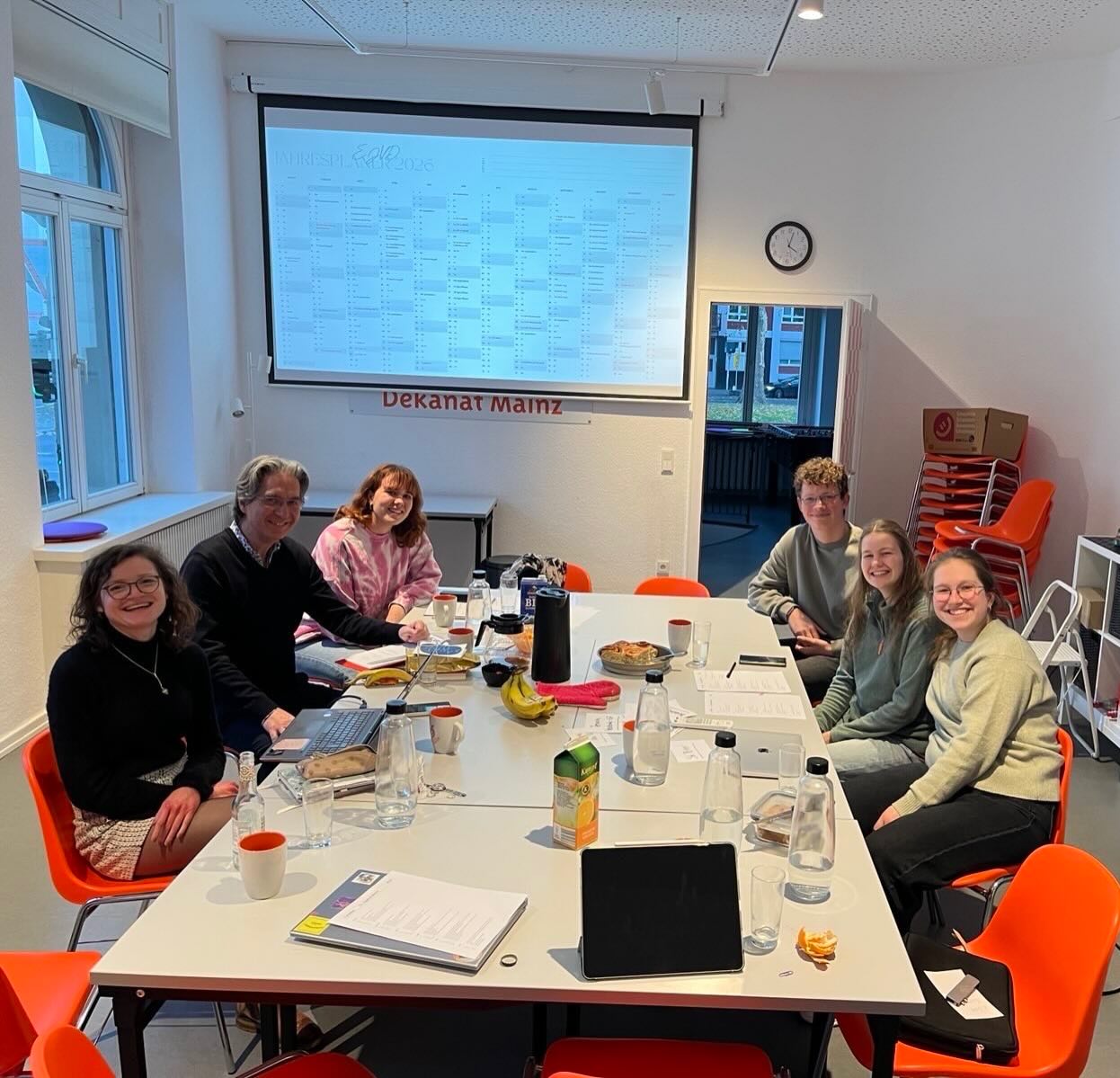 Gestern hatten wir Vorstandsklausur, wo wir das nächste Jahr geplant haben. Freut euch auf unsere Veranstaltungen! Vielleicht sind auch ein paar Neue dabei😉

#evjugendmainz #vorstand #evangelischejugend #ejhn #ejvdmainz