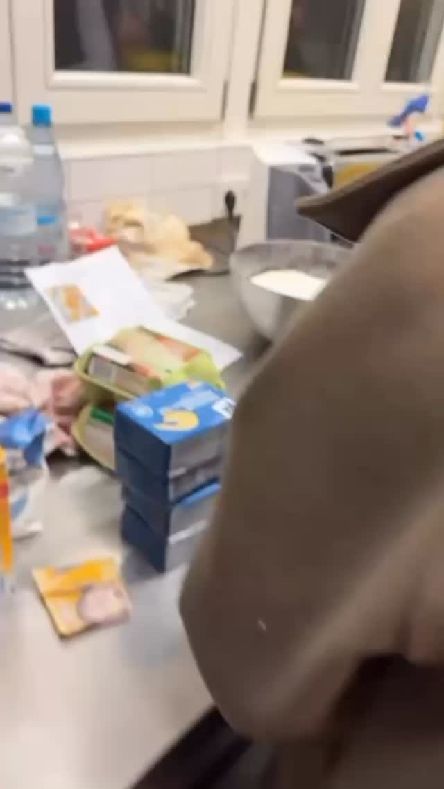 Unsere schöne Plätzchen-Tradition ging auch dieses Jahr weiter! 
Gemeinsam mit dem Bildungsforum  haben wir im Café-Pause fleißig gebacken, gelacht und viele wertvolle Gespräche geführt.
Die gemeinsame Zeit hat uns richtig gutgetan - und natürlich haben die Plätzchen auch fantastisch geschmeckt!
Das nächste Treffen steht schon fest, und wir freuen uns jetzt schon darauf!  #bildungsforummmainz #evjugendmainz #gemütlich #gemeinschaft #tradition #mainz #beisammensein❤️