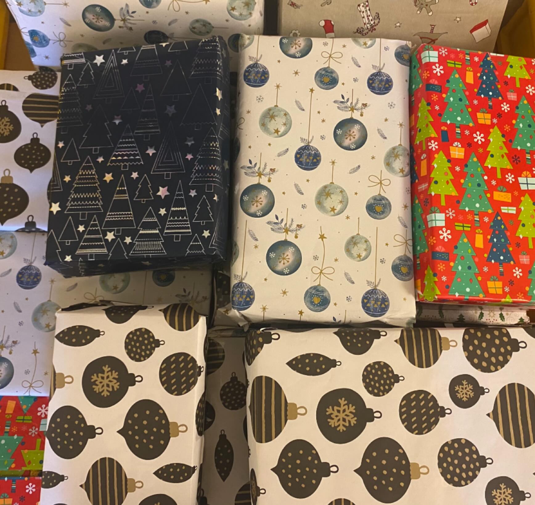 Auch dieses Jahr können wir uns mit 25 Päckchen an der Aktion „Ein Päckchen Hilfe“ beteiligen und so wohnungslosen Menschen in der Weihnachtszeit eine Freude bereiten. Vielen Dank an alle Spender:innen sowie unsere motivierten Päckchenpacker:innen!🎁